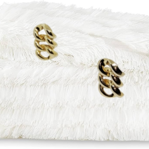 ✓🎄10/$20. Gold Tone Fashion Earrings - Picture 2 of 3